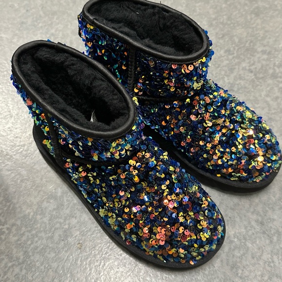 UGG Classic Mini Sequin In Medallion Blue size women’s 6 new without box - Picture 2 of 12